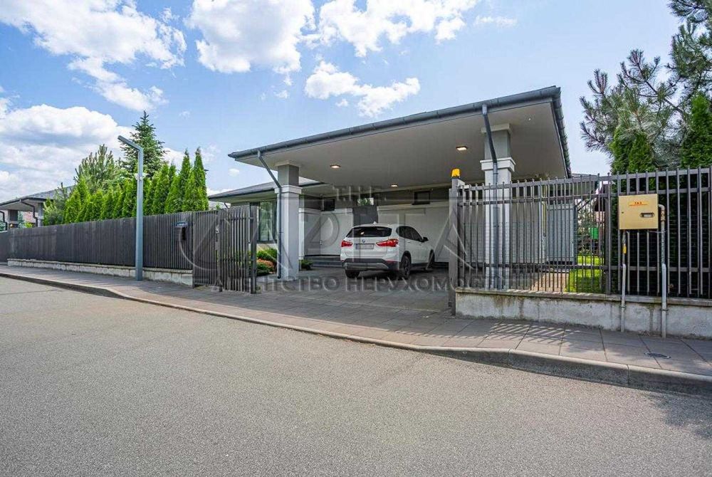 продаж будинку в Золоче  СРОЧНИЙ ПРОДАЖ!  ТОРГ!