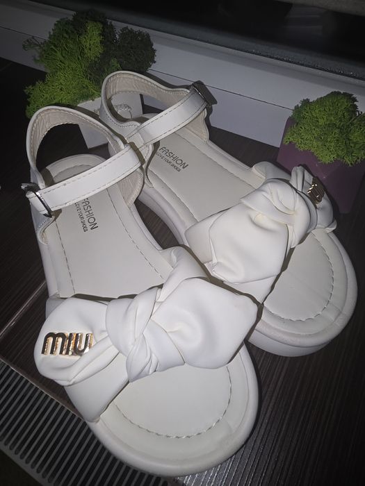 Босоніжки для дівчинки