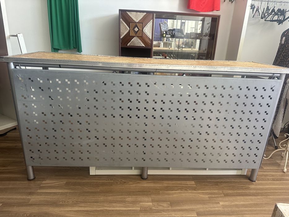 Balcao de loja ferro e tampo madeira