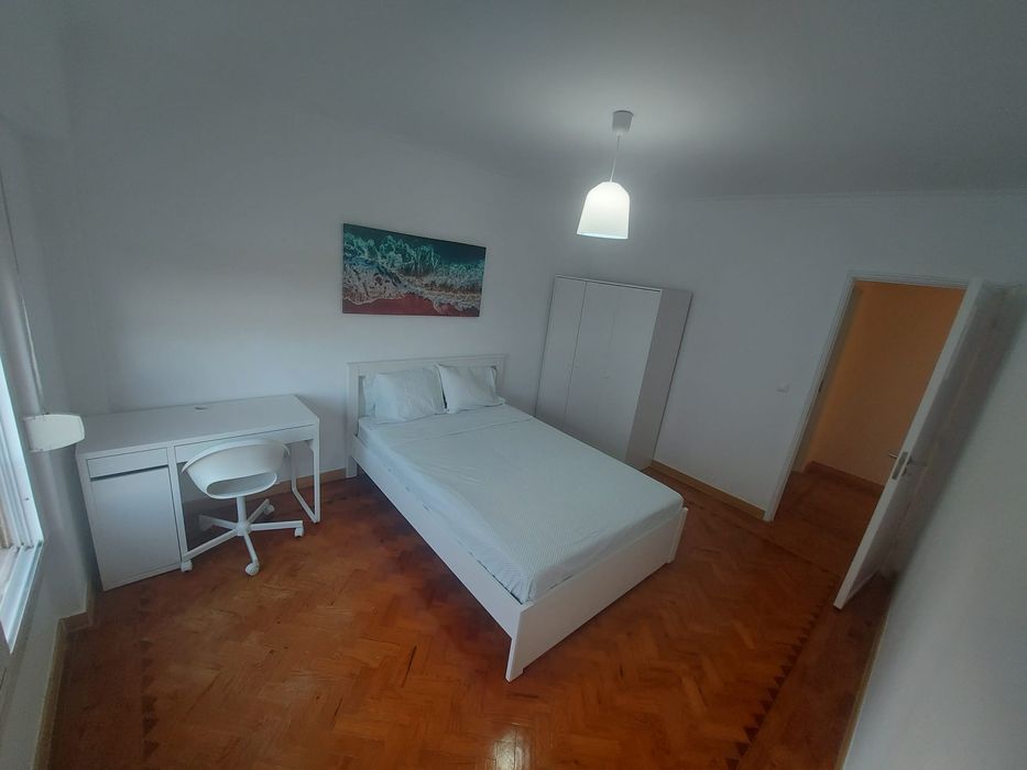 Aluga-se QUARTOS em Monte Abraao