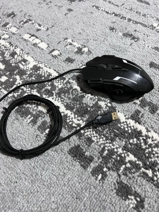 Продам: клавиатуру, монитор, мышку и камеру.