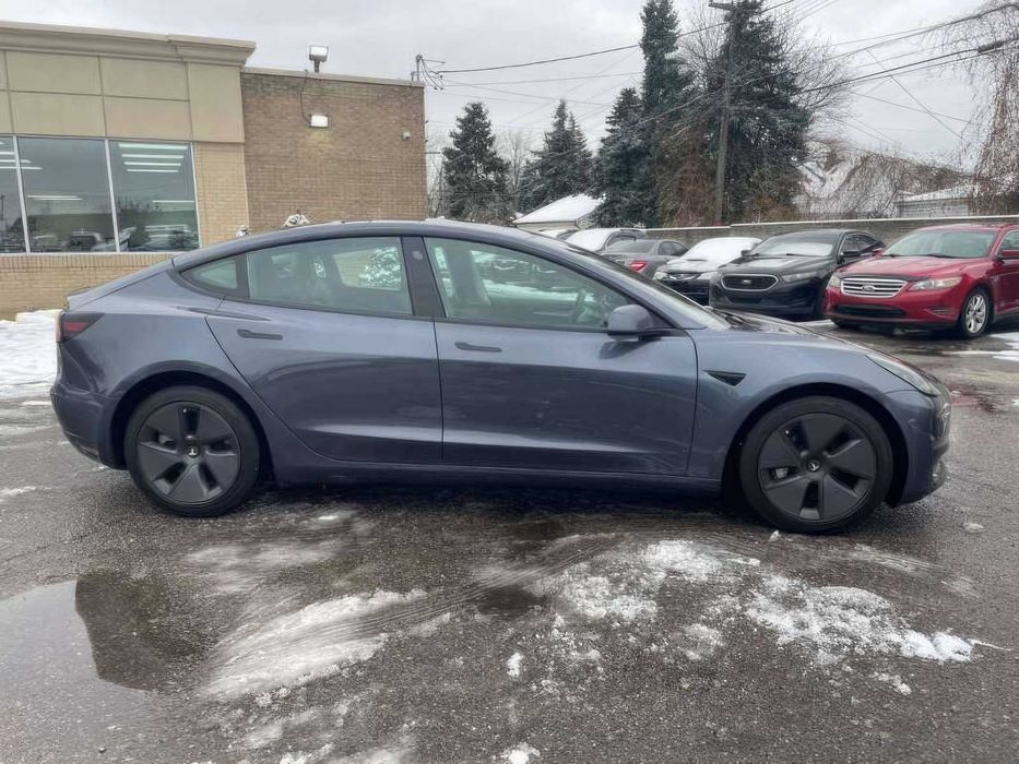 Tesla Model 3      2023