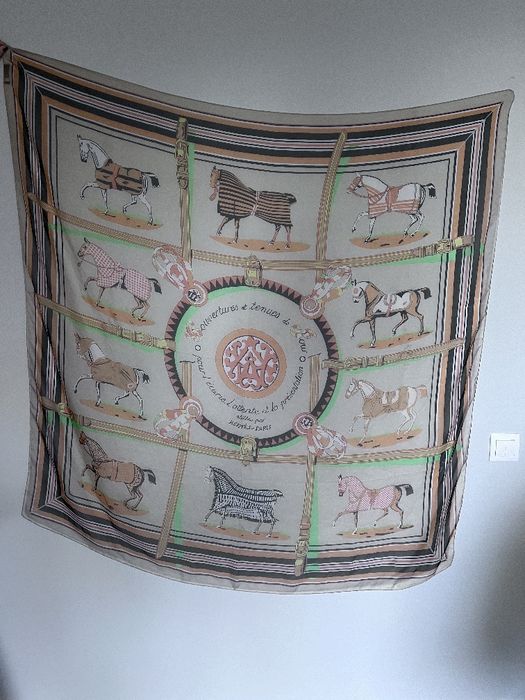 HERMES Couvertures et Tenues de Jour Silk Scarf Shawl 140cm