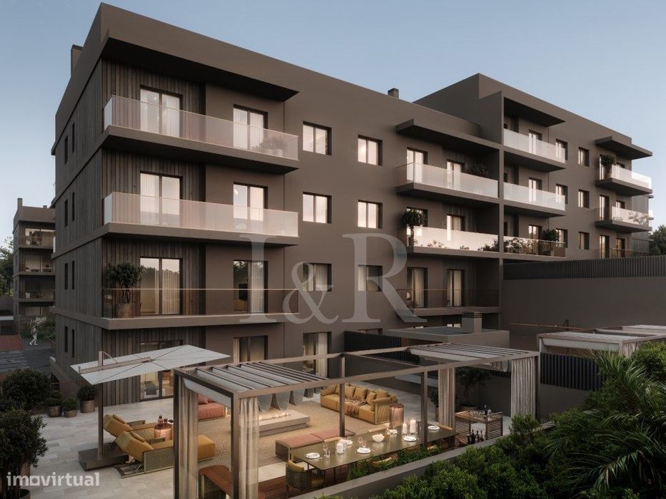 Apartamento T3 com grande terraço e estacionamento, Odivelas