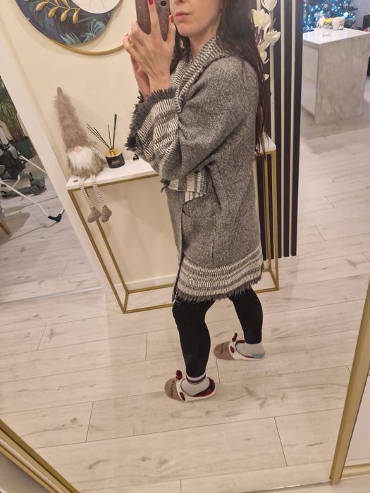 Sweterek ponczo narzutka M 38 Reseved