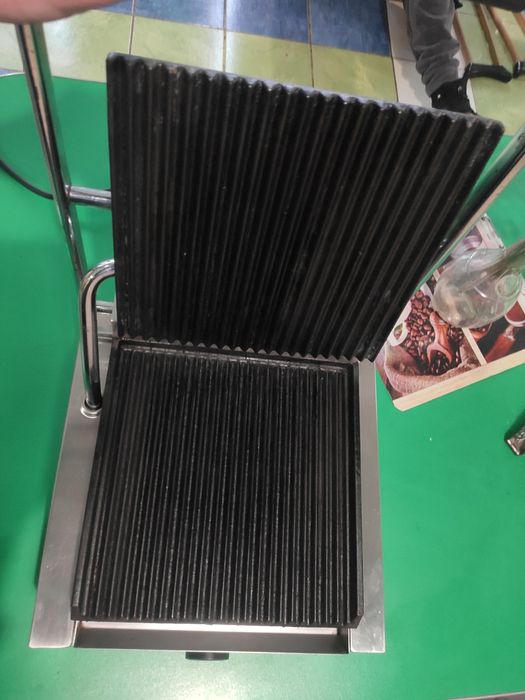 Гриль професійний Hurakan 1.8kw