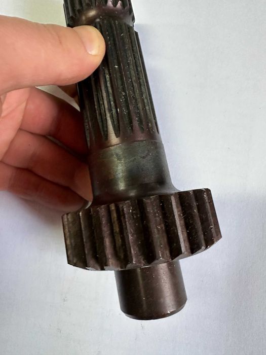 Вал    ВОМ     МТЗ