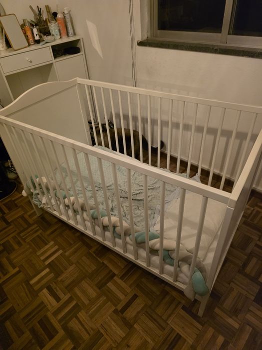 Berço branco com colchão