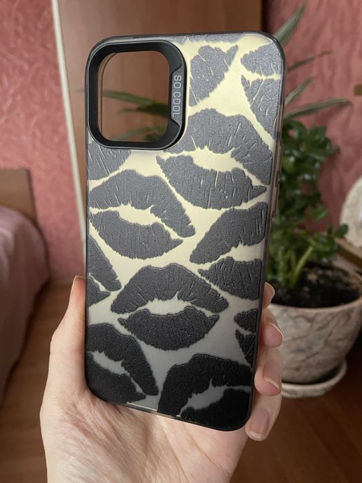 Чохол на айфон 12