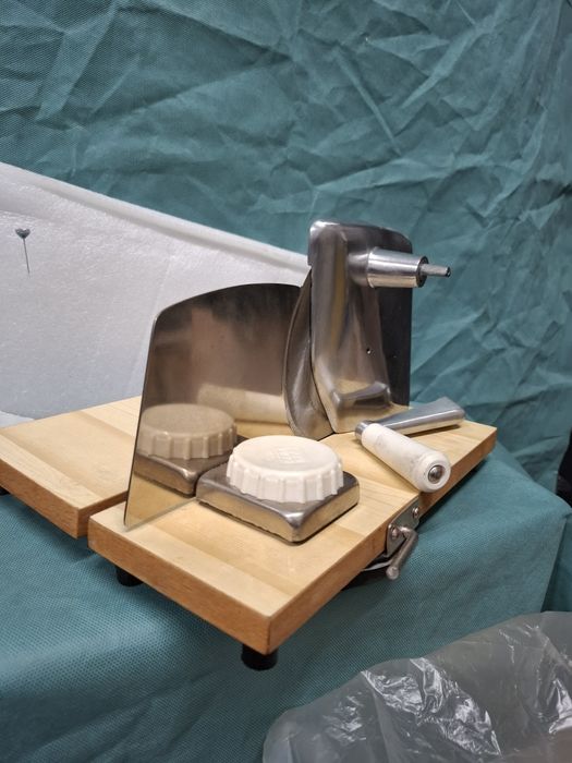 Domgos  ręczna maszynka do chleba prl