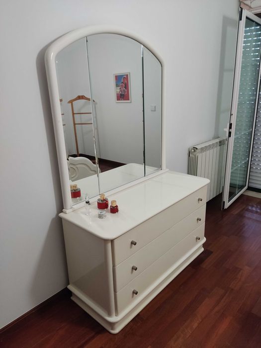 Conjunto Quarto Branco (Cama, Mesa Cabeceira, Comoda)