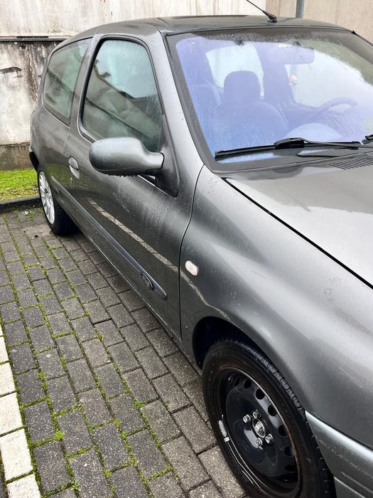 Carro renault clio