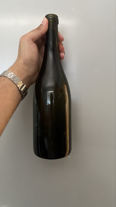 Garrafas de vinho vazias