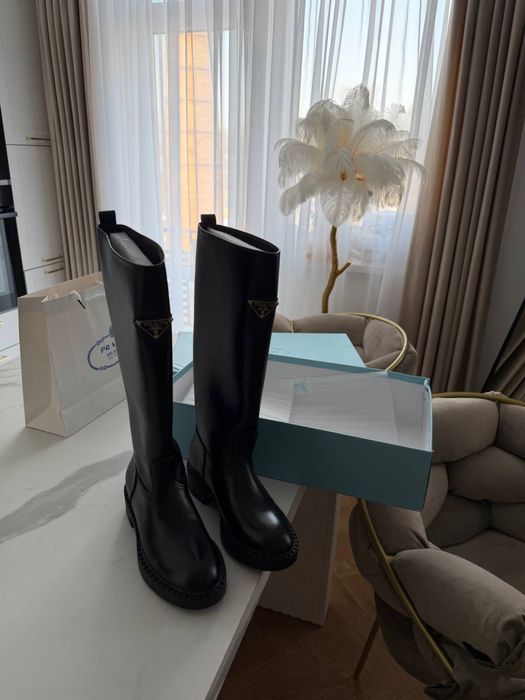 Чоботи в стилі прада