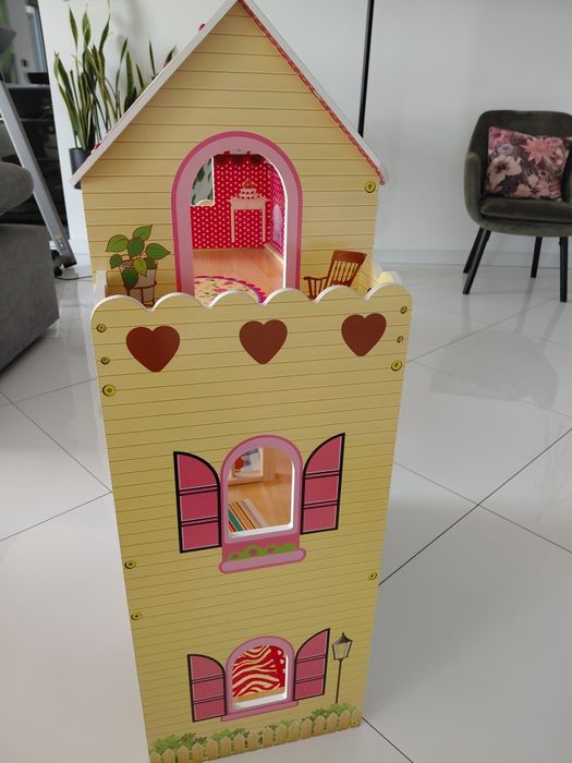 Domek dla lalek z mebelkami