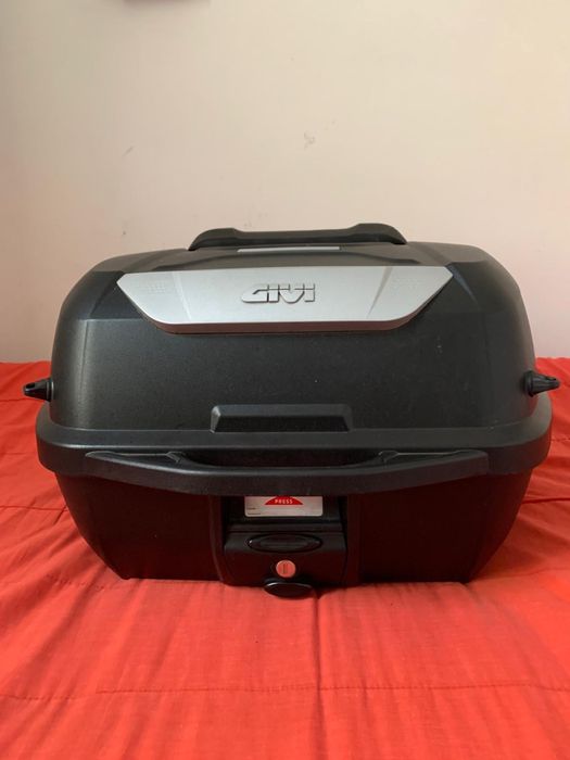 Продам центральний кофр Givi E43