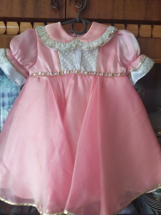 Новорічний костюм сніжинки та маленької принцеси