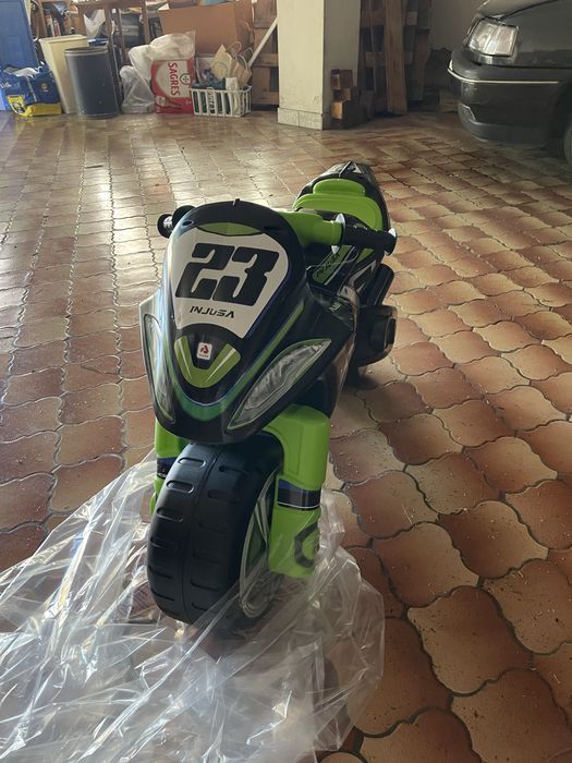 Mota crianças de 3 a 5 anos