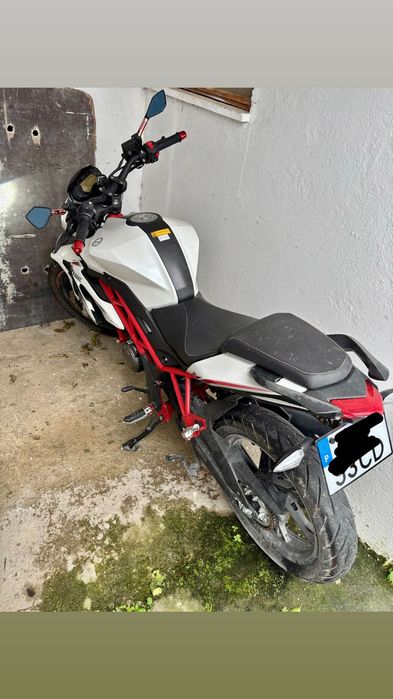 Benelli Bn 125 como nova