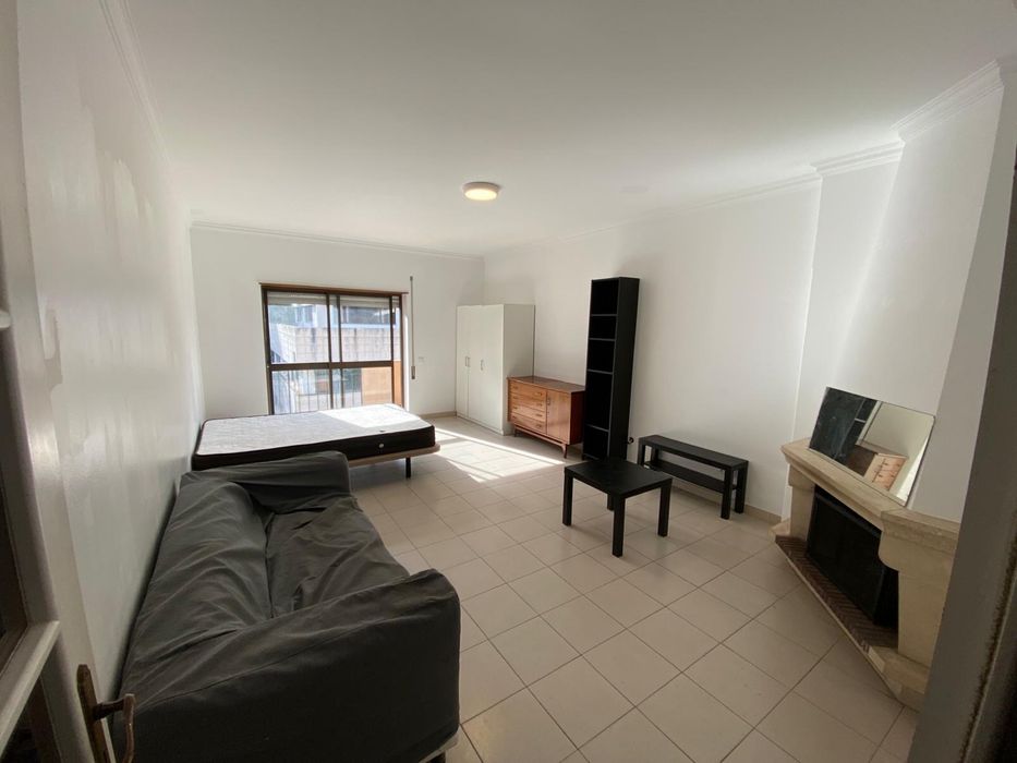 Quarto duplo para alugar centro de Leiria