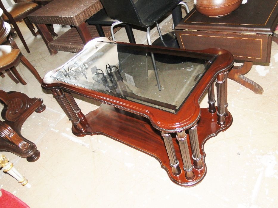 Mahogany side table with glass top - excellent condition64584288454913120