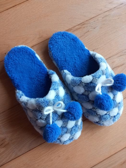 Chinelos de quarto com pompons, tam. 39