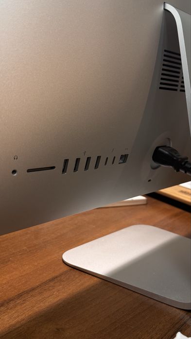 Apple iMac 18,1 2017 рік