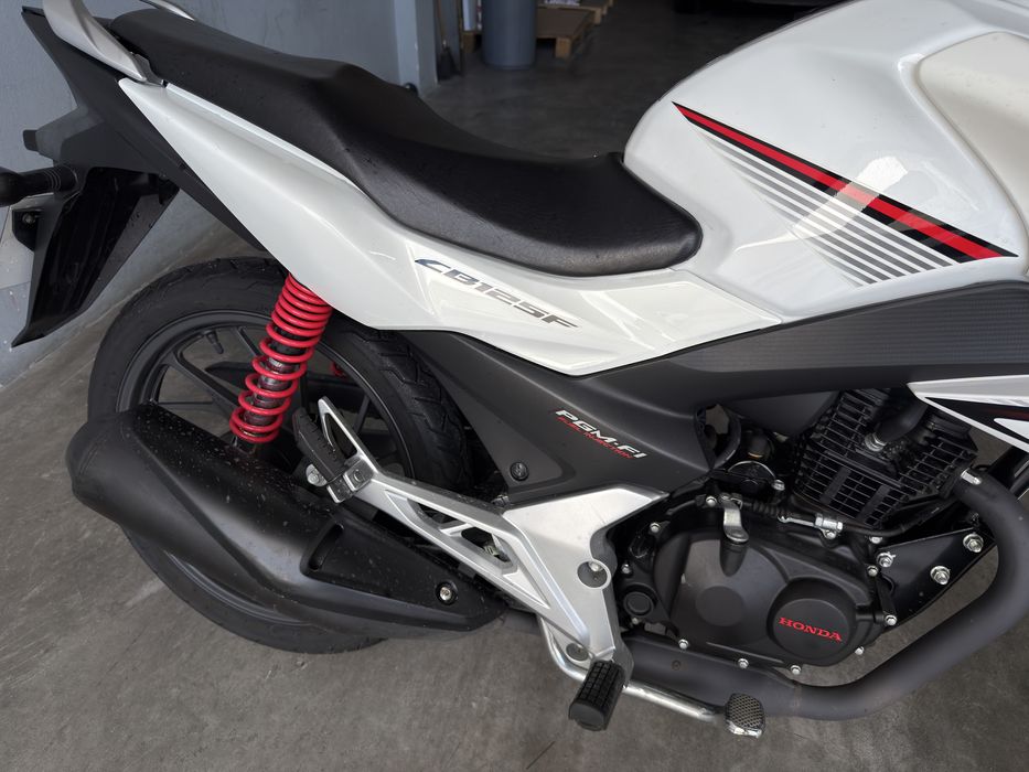 Vendo mota cb125f impecavel.