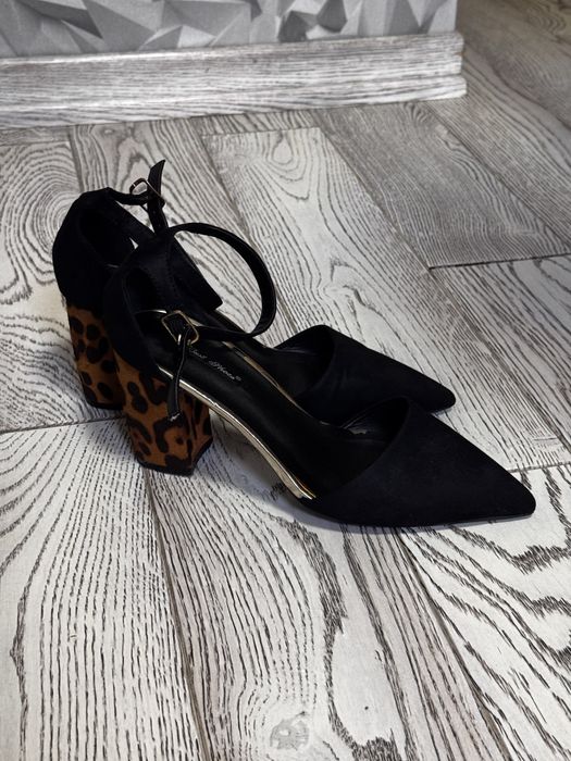 Жіночі туфлі на каблуку 39р.