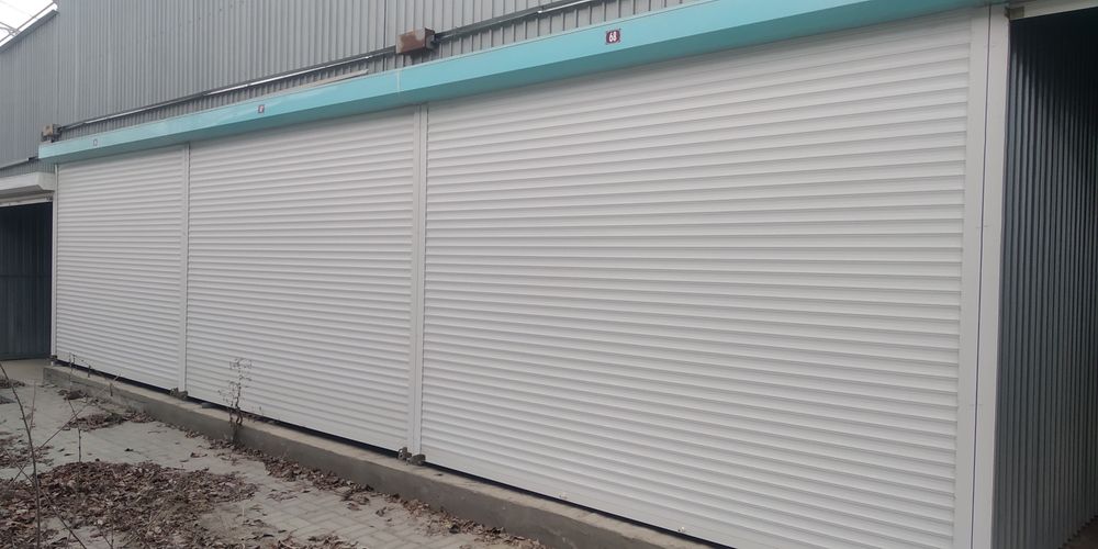 Б/У Ролеты. 3000 х 2500, 50% от новых. На гараж, магазин, производство