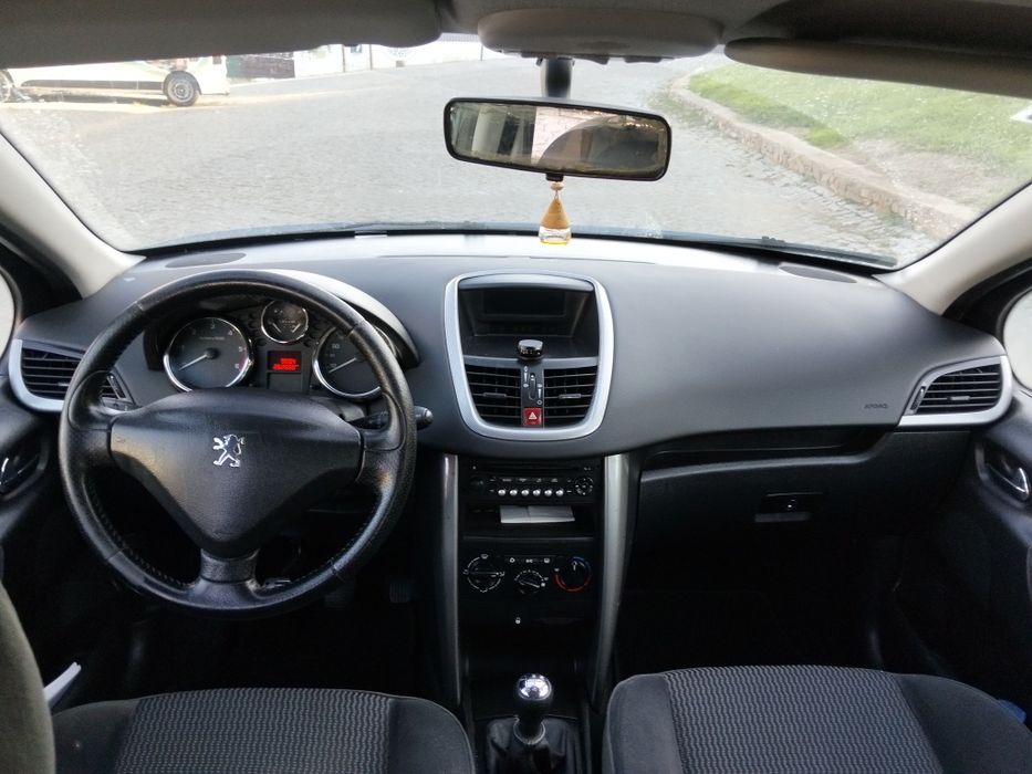 Peugeot 207 1.4HDI de 2007/8 em estado novo
