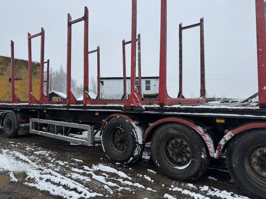 Напівпричіп-лісовоз 3-вісний в наявності, нова ризина