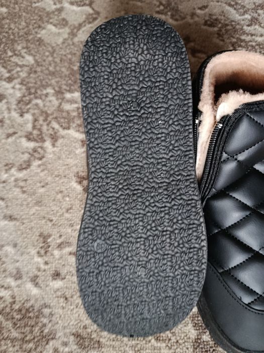 Жіночі черевики, нові.