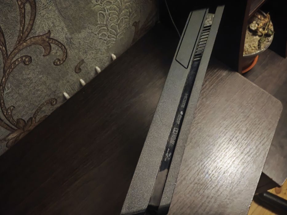 Продаетса Playstation 4