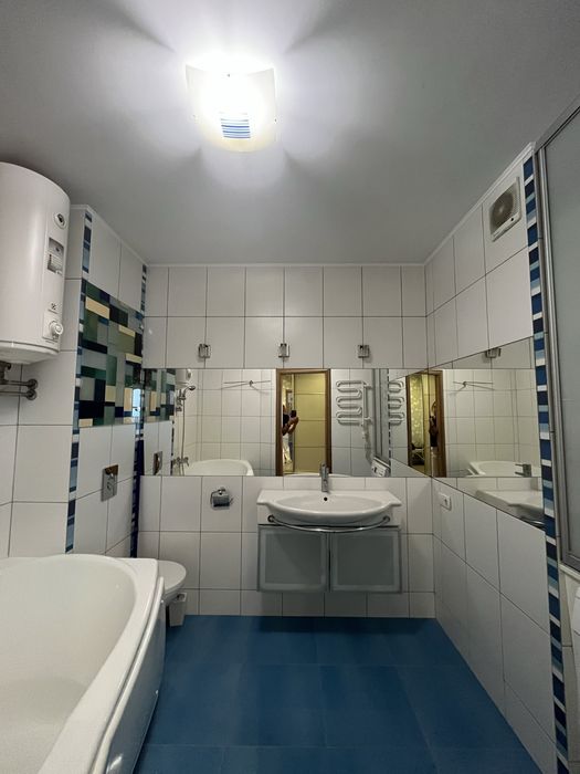 Продаж 2 кім. 65 кв.м Саперно-Слобідська 22