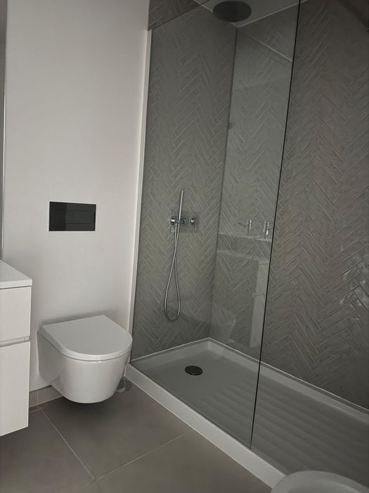 O Seu Novo Refúgio em Miraflores: T3 Exclusivo com Piscina e Ginásio
