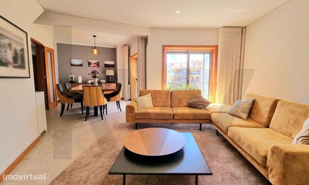 Espaçoso Apartamento T3 Duplex com 2 garagens fechadas em São Salvador