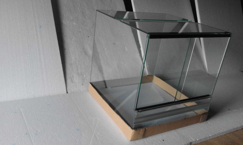 Terrarium 40x40x40. Producent