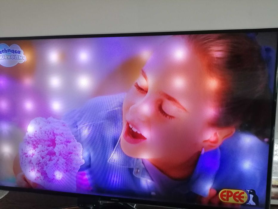 Telewizor Samsung Smart  sprawny, piloty