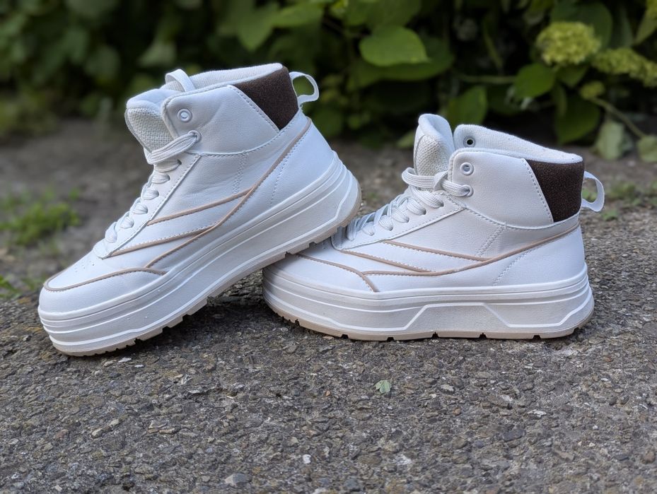 Кросівки жіночі House білі