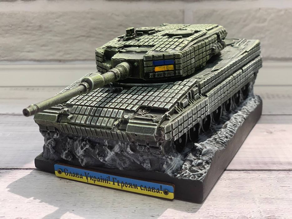 Гіпсовий сувенір танк Leopard 2A4