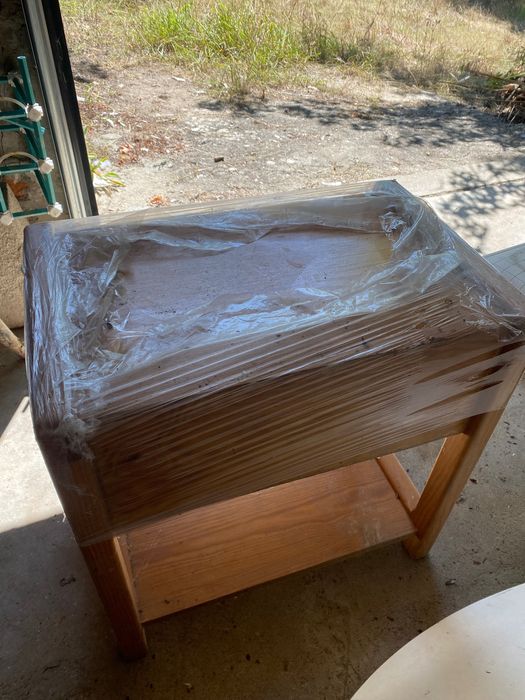 Conjunto cama, cómoda e mesa de cabeceira