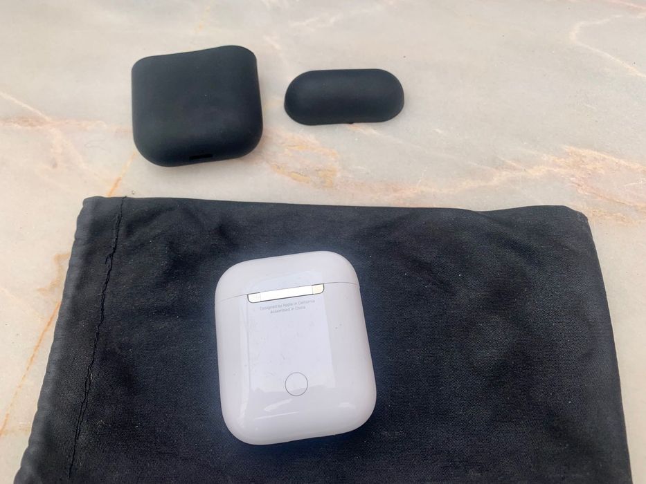 Apple AirPods 1st Gen, Like New64751403320833123