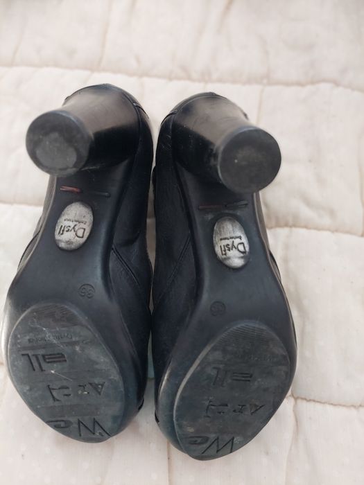 Sapatos n° 36 com salto