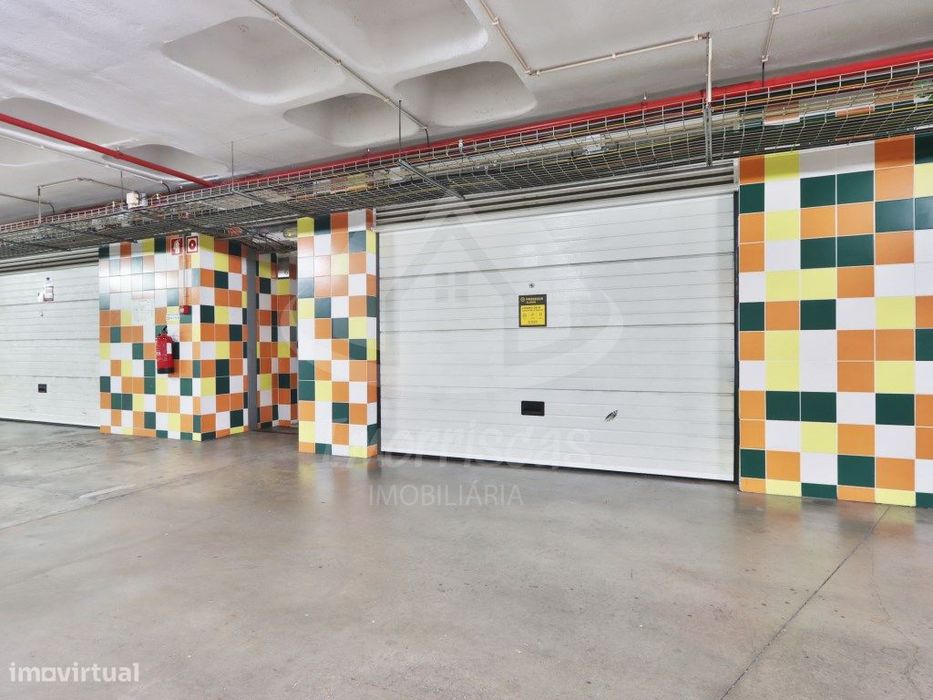 Apartamento T3 com box no Condomínio Blue Garden, em Sacavém