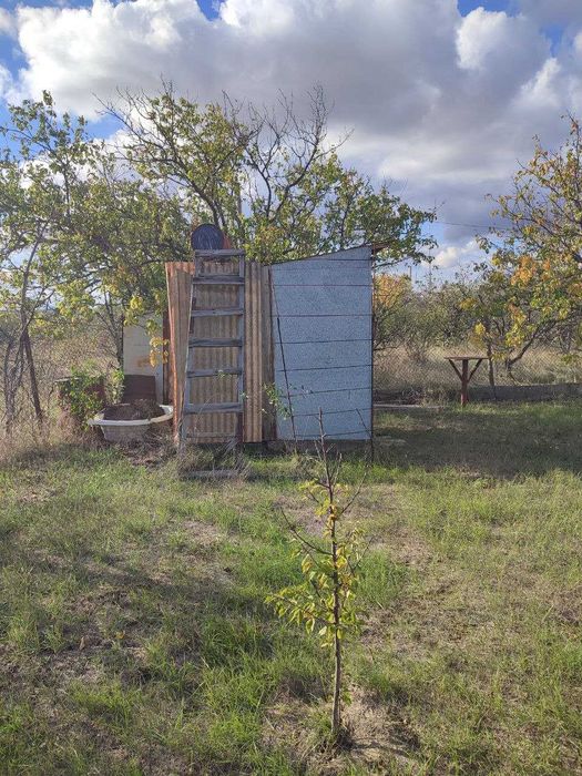 участок, есть маленький домик, берег лимана