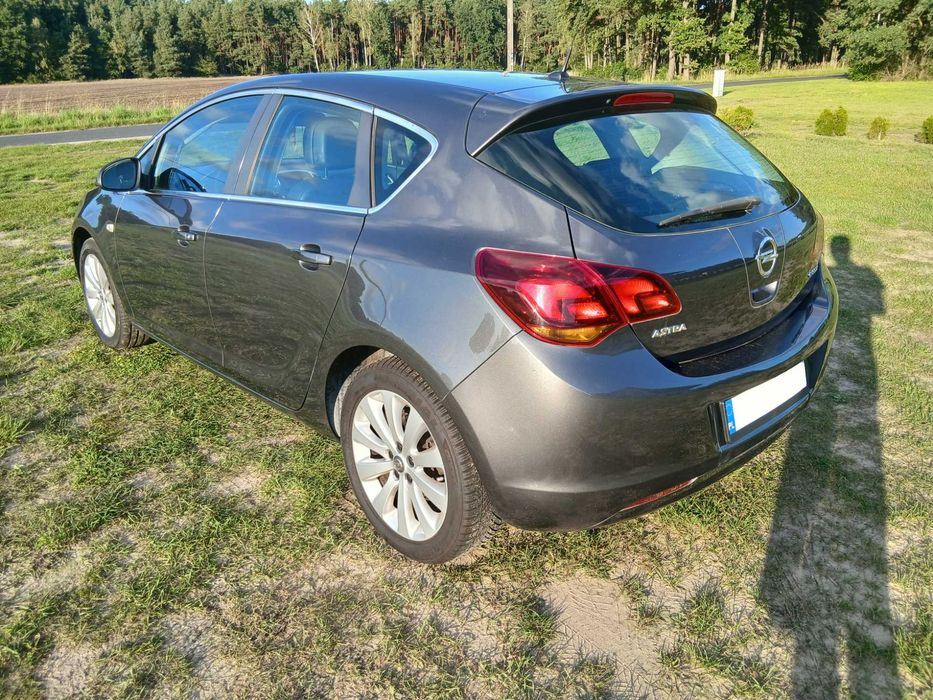 Opel Astra J 1.4 16V Bardzo ładna. Wersja Cosmo, Półskóry.