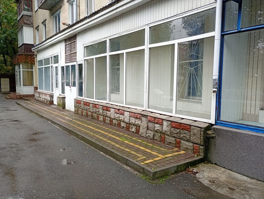 Продаж фасадного приміщення.