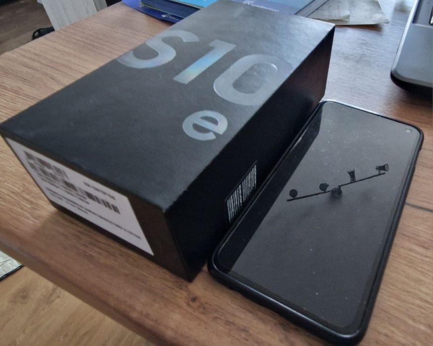 Samsung S10e indukcyjne ładowanie