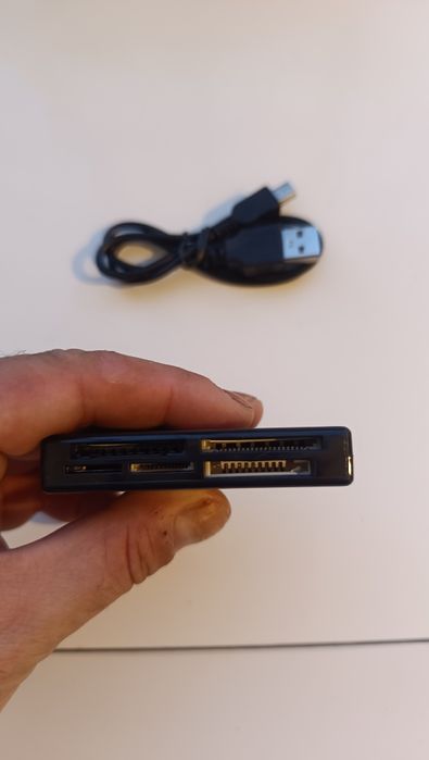 Leitor multi cartões USB CF, SD, micro SD, XD, entre outros, novo